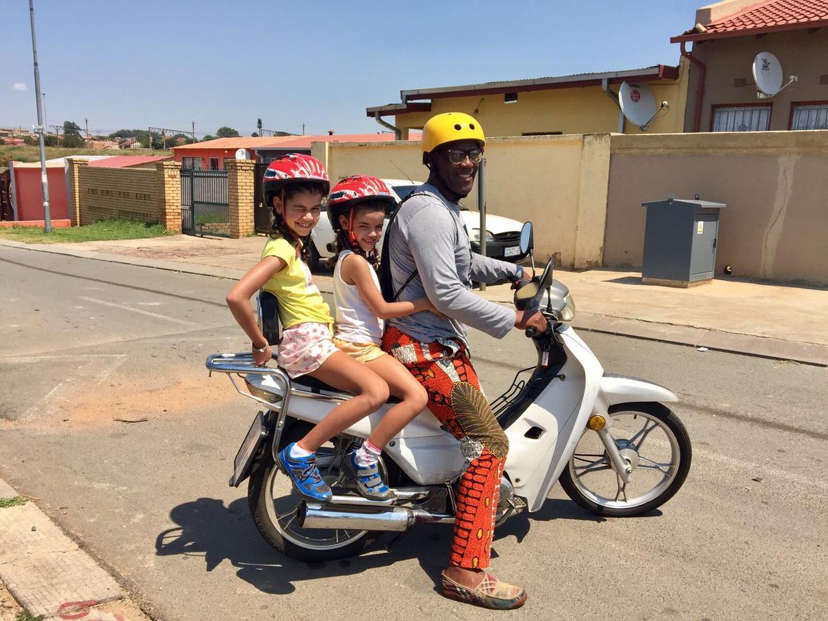 הוסטל סווטו Authentic Bicycle Tours And Backpackers מראה חיצוני תמונה